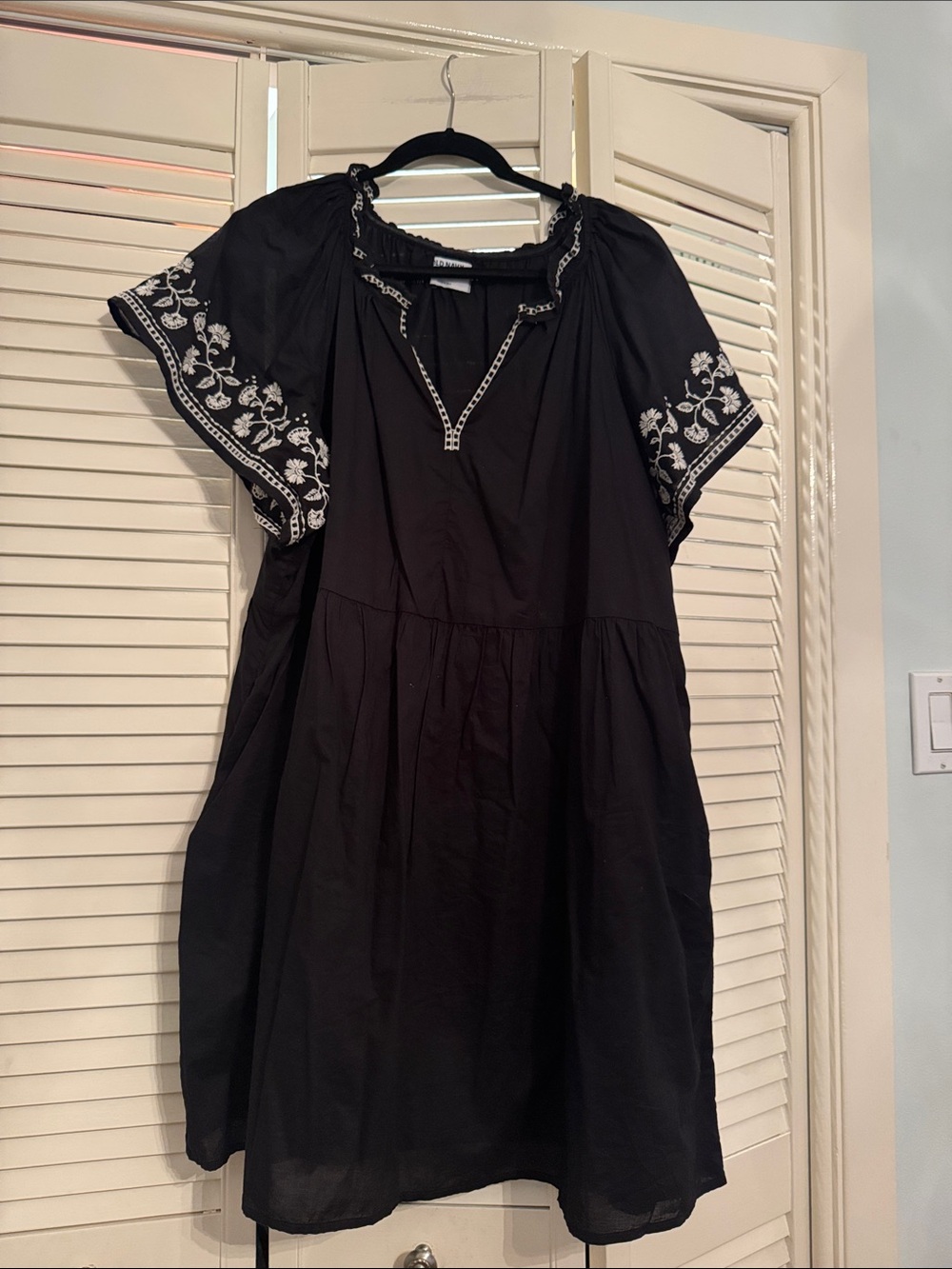 2/$25 Old Navy Black Swing Dress with White Embroidered Sleeves